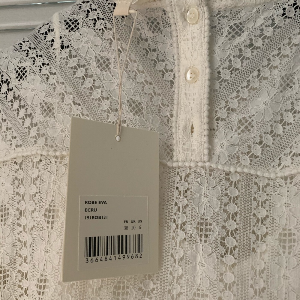 Lace dress - Picture 4 of 5